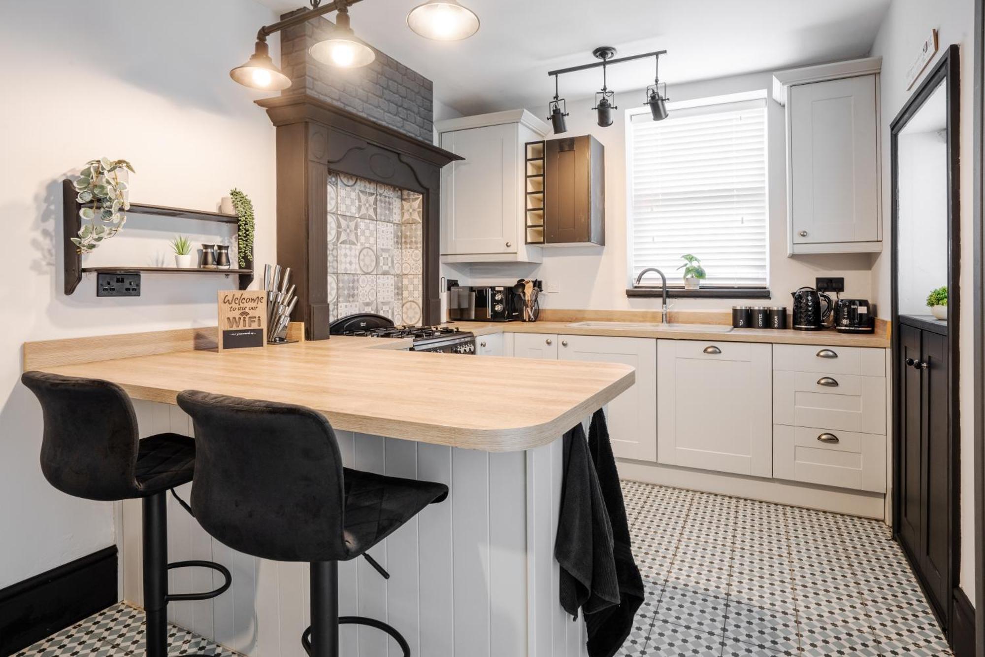 Swiss Haven - Spacious 3 Bedroom House ลิเวอร์พูล ภายนอก รูปภาพ