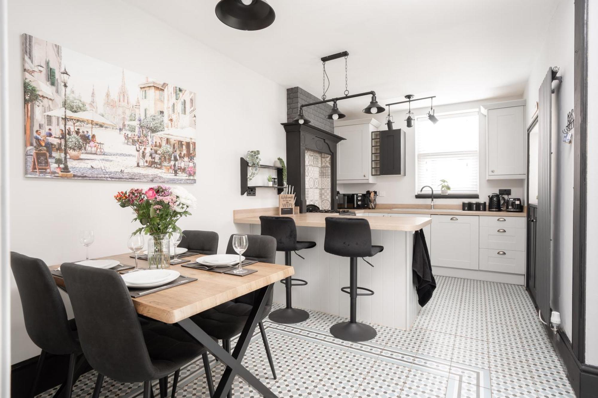 Swiss Haven - Spacious 3 Bedroom House ลิเวอร์พูล ภายนอก รูปภาพ